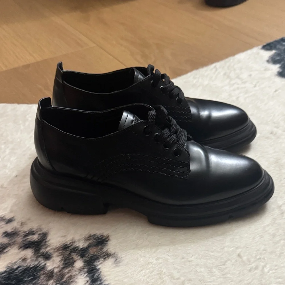Emporio Armani Sleek Lug Sole Oxford Shoes - Picture 2 of 8